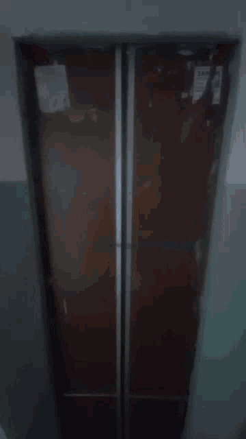 a picture of a person in an elevator with the words lift in pitere below it