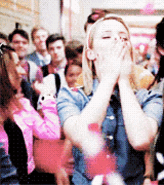 Glee Quinn Fabray GIF - Glee Quinn Fabray Blow Kiss GIFs