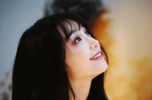 Jeong Eunji Look Up GIF - Jeong Eunji Look Up Eunji Apink GIFs