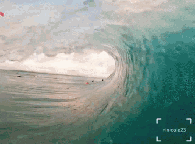 a picture of a wave with the name ninicole23 at the bottom