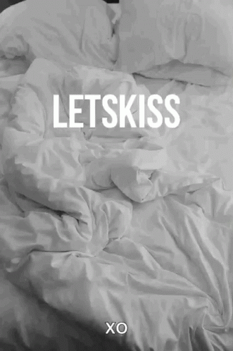 Lets Kiss Lets Play GIF - Lets Kiss Lets Play Make Out GIFs
