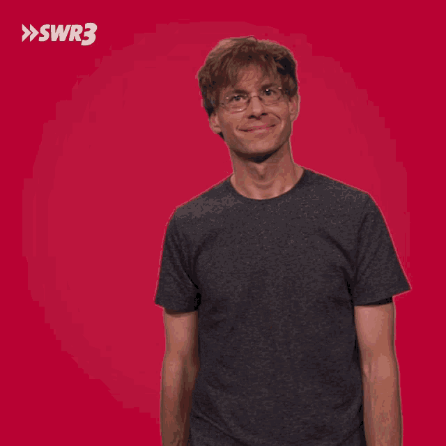 a man wearing glasses is smiling in front of a red background with swr3 written on it