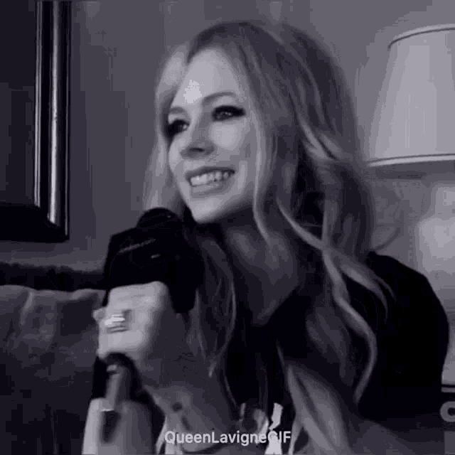 Queen Lavigne Avril Lavigne GIF - Queen Lavigne Avril Lavigne GIFs