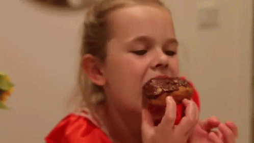 Eating Claire Crosby GIF - Eating Claire Crosby Claire And The Crosbys GIFs
