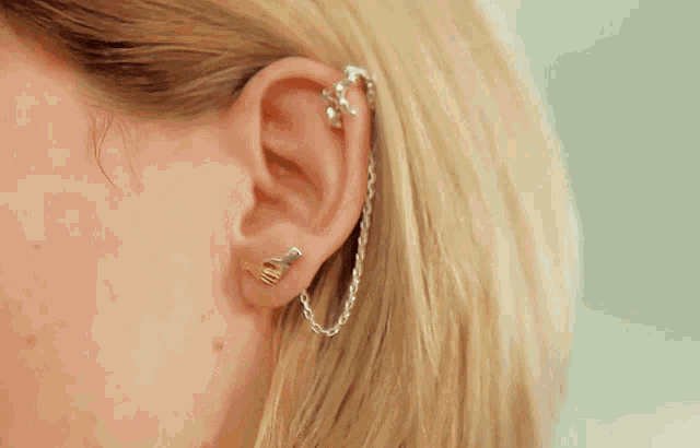 Jodie Whittaker Doctor Who GIF - Jodie Whittaker Doctor Who Earring GIFs