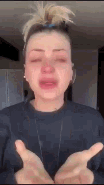 Fernanda Coxta Crying GIF - Fernanda Coxta Crying Sad GIFs