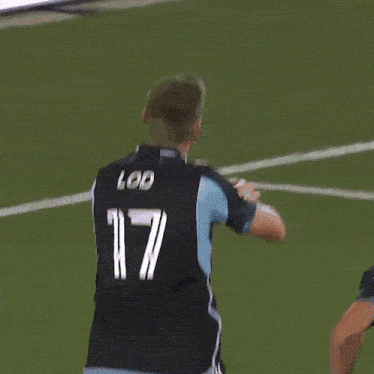 a soccer player wearing a jersey with the number 7 on it