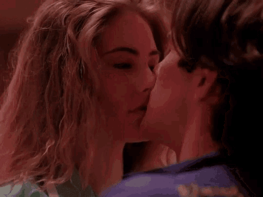 Shelly Johnson Kiss GIF - Shelly Johnson Kiss Twin Peaks GIFs