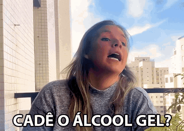 a woman on a balcony with the words cad o alcool gel below her