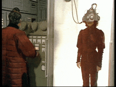 Doctor Who Four To Doomsday GIF - Doctor Who Four To Doomsday Lin Fitu GIFs