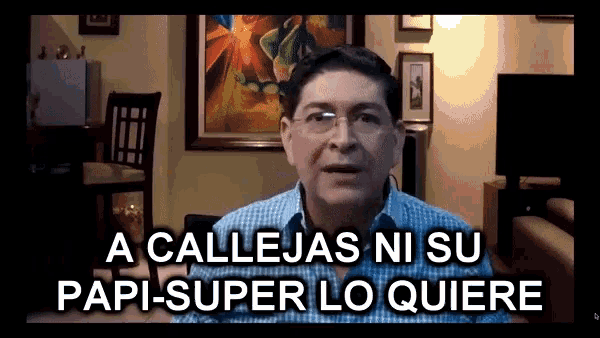 a man in a living room says a callejas ni su papi-super lo quiere