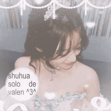 a woman wearing a tiara and necklace with the words shuhua solo de valen