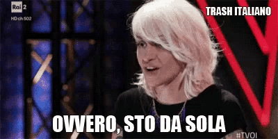 a woman with blonde hair is smiling and says trash italiano on the bottom