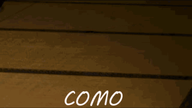 a cartoon character is laying on the floor and the word como is on the bottom right