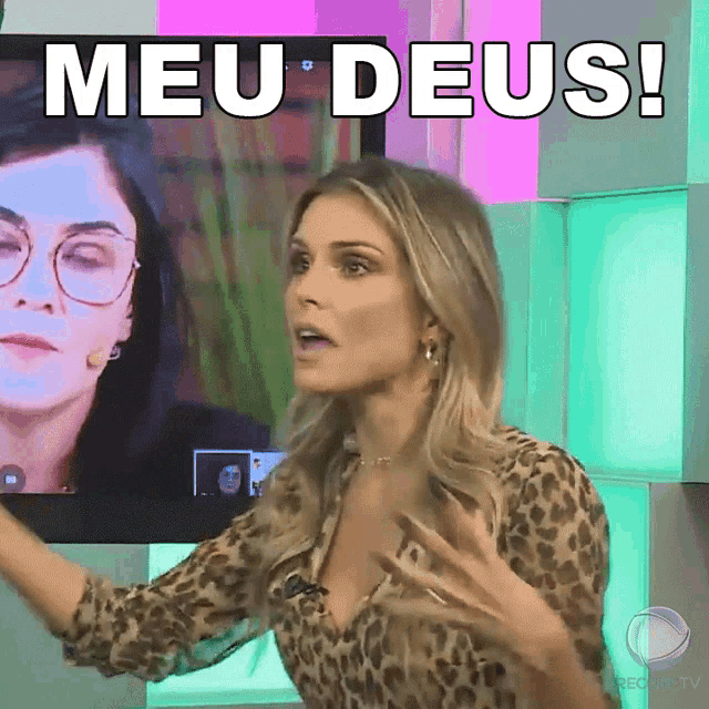 a woman says meu deus in front of a tv screen