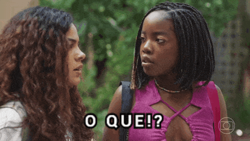 two women are standing next to each other and one of them says o que !