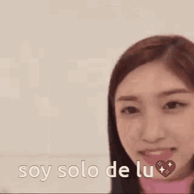a close up of a woman 's face with the words soy solo de lu on it
