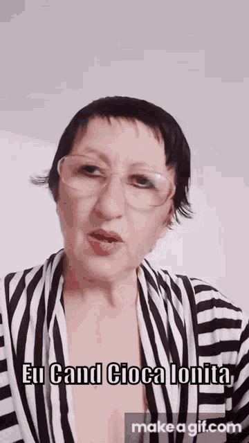 Totoi Cioca GIF