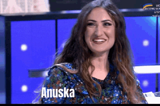 a woman with the name anuska on her shirt is smiling