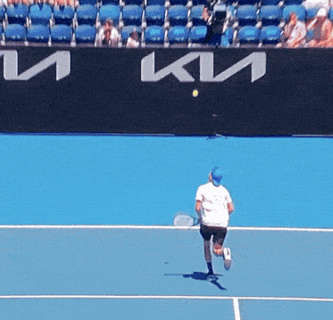 Mate Valkusz Over The Shoulder GIF - Mate Valkusz Over The Shoulder No Look GIFs