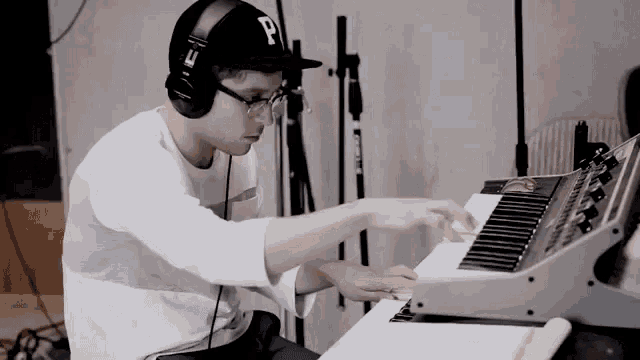 Keyboardist Music GIF - Keyboardist Keyboard Music GIFs