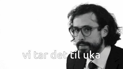 a man with glasses and a beard has the words vi tar det til uka above him