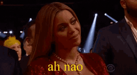 a woman is crying in front of a crowd with the words storie no twitter nao on the bottom