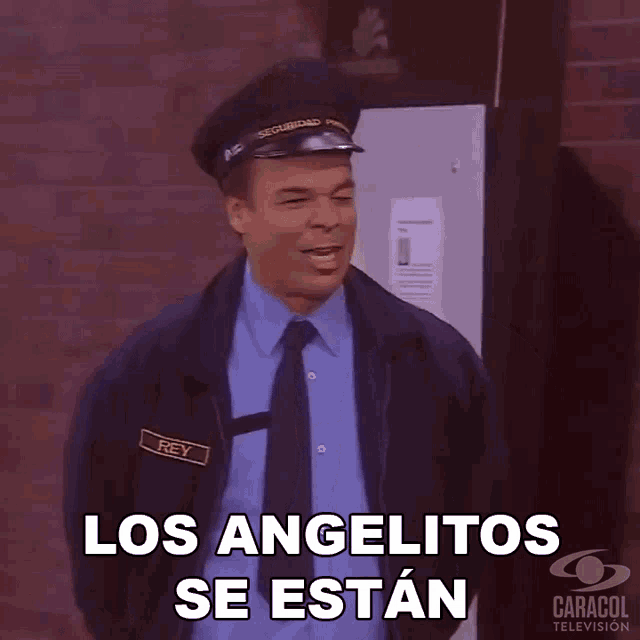 a man in a security guard uniform says los angelitos se estan