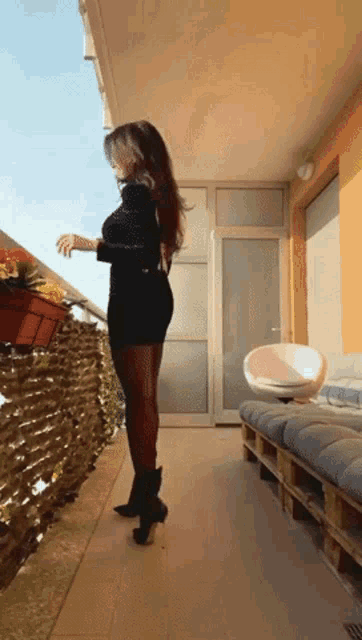 Short And Tight Sexy Mom GIF - Short And Tight Sexy Mom Lbd GIFs