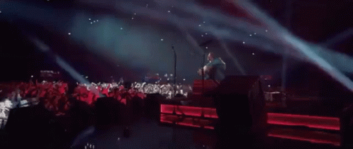 Hey Fans Concert GIF - Hey Fans Concert Performing GIFs