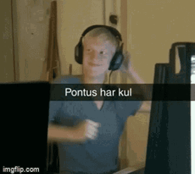 a man wearing headphones with the words pontus har kul written above him
