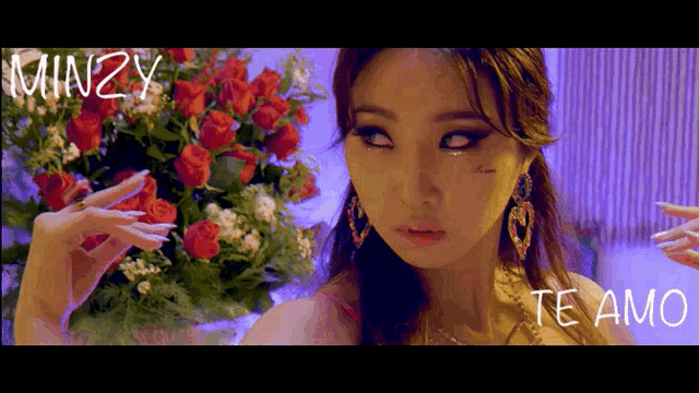a woman is standing in front of a bouquet of red roses and the words " minzy " and " te amo " are below her
