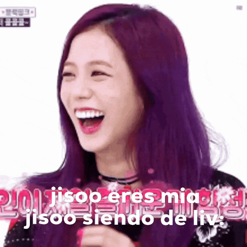 a girl with purple hair is laughing and says jisoo eres mia jisoo siendo de liv