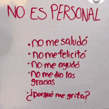 someone is writing on a white board that says " no es personal "