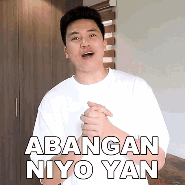 a young man in a white shirt says abangan niya yan