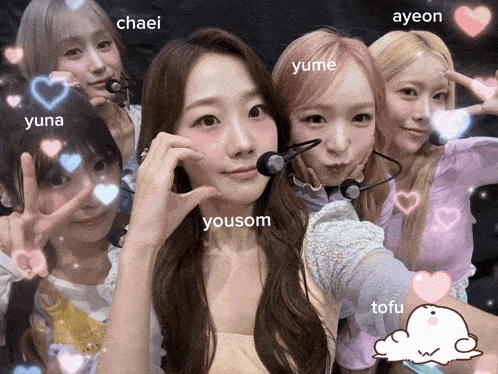 a group of girls with the names chaei yuna yousom and ayeon on them