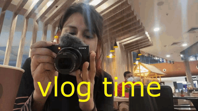 Shreya Khirwal Shreya Khirwal Vlog Time GIF - Shreya Khirwal Shreya Khirwal Vlog Time Shreya Khirwal Yt GIFs