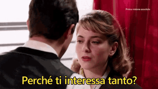 a man and a woman are looking at each other with perché ti interessa tanto written on the bottom