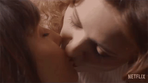 Kissing Madame Claude GIF - Kissing Madame Claude Couple GIFs