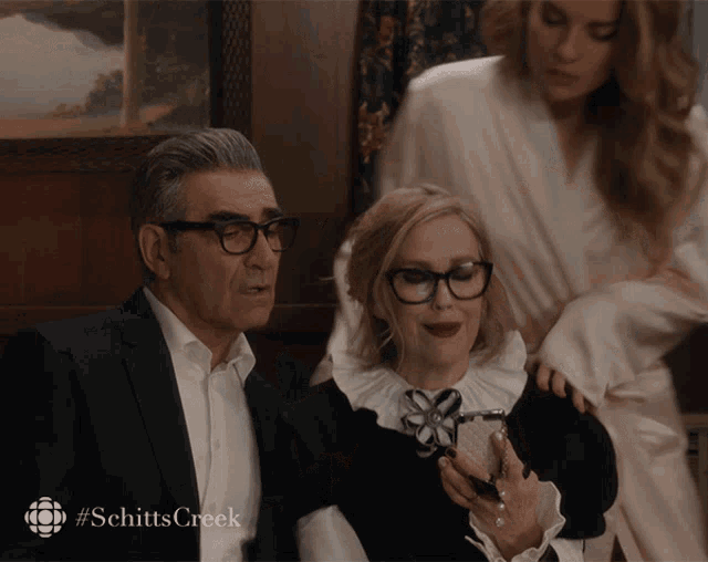 Scroll It Down Eugene Levy GIF - Scroll It Down Eugene Levy Catherine Ohara GIFs