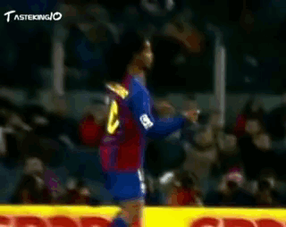 Ronaldinho Gaucho Chest Pass GIF - Ronaldinho Gaucho Chest Pass Football GIFs