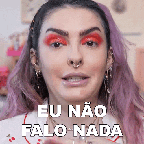 a woman with purple hair and red eye shadow says eu nao falo nada