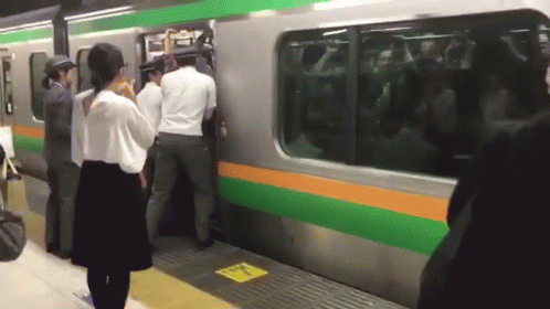 満員電車　電車　人混み GIF - Train Rush Hour Japan GIFs