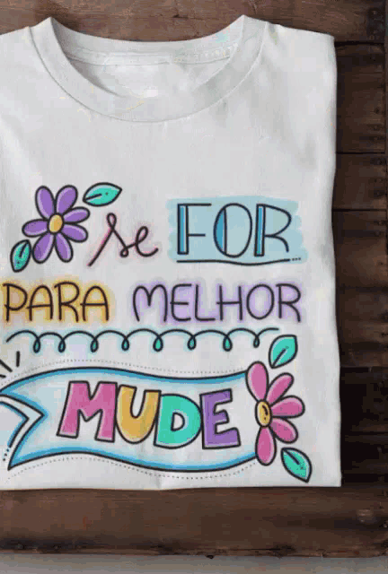 a white t-shirt that says " se for para melhor "