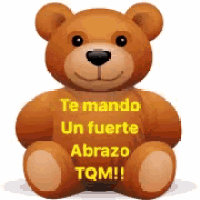 a teddy bear with the words te mando un fuerte abrazo tqm on its chest