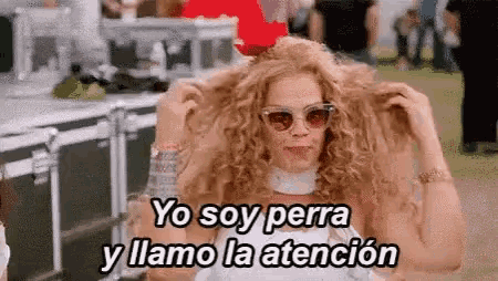 a woman with curly hair is wearing sunglasses and says yo soy perra y llamo la atencion
