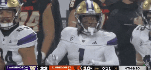 a football game is being played between washington and oregon st