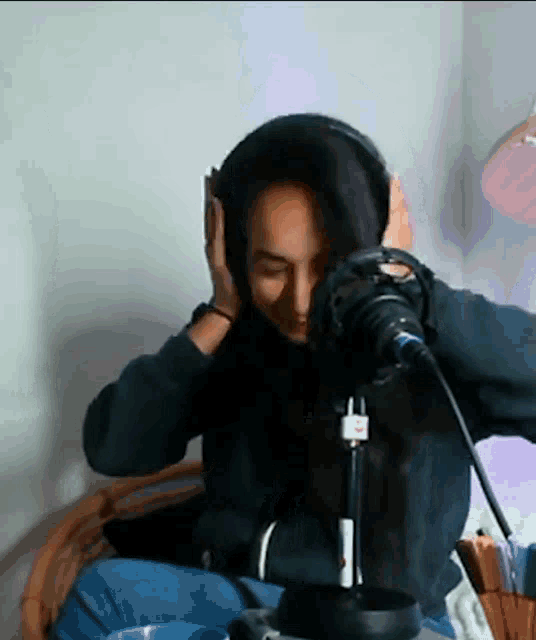 Mikl Amina GIF