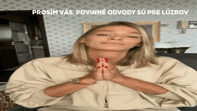 a woman sitting on a couch with her hands folded and a caption that says prosim vas