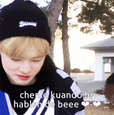 a boy wearing a black beanie says chenle kuando le hablan de bee